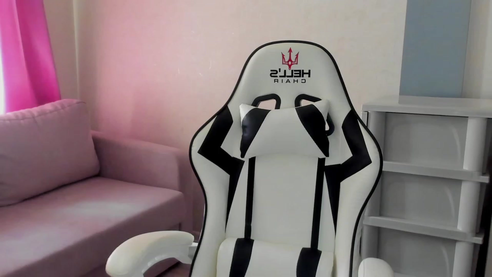 Gallery image thumbnail from Iam_Sasha's myfreecams stream on, 08/31/2023, 10:35 image 18 of 20