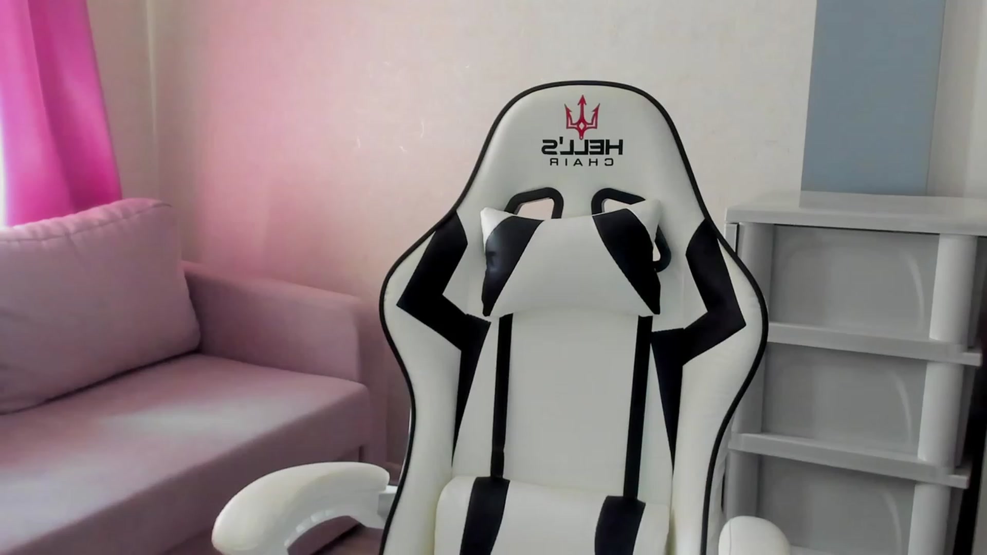 Gallery image thumbnail from Iam_Sasha's myfreecams stream on, 08/31/2023, 10:35 image 14 of 20