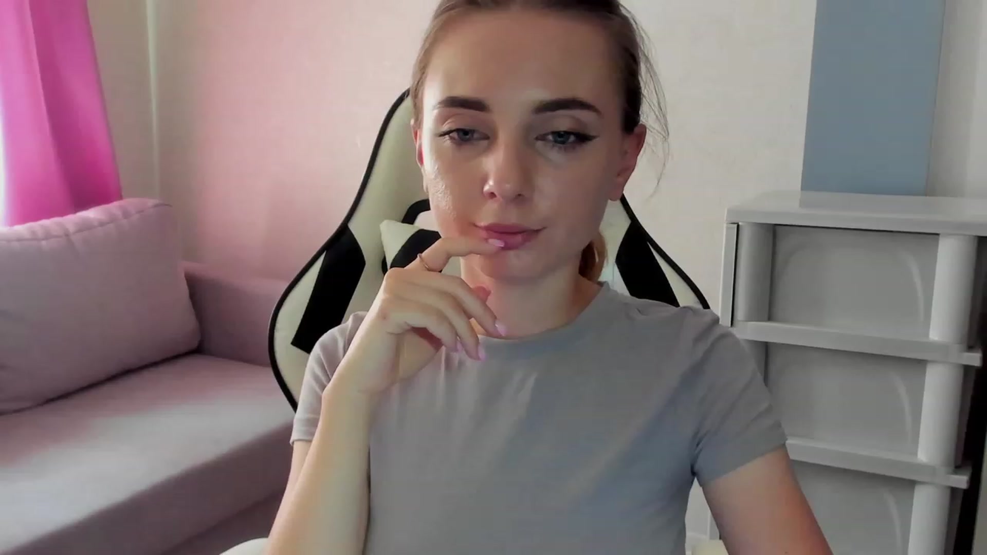 Gallery image thumbnail from Iam_Sasha's myfreecams stream on, 08/31/2023, 10:35 image 4 of 20
