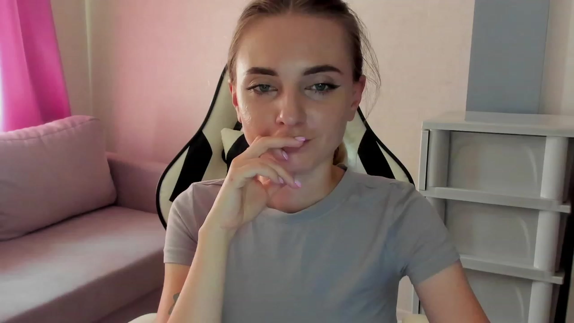 Gallery image thumbnail from Iam_Sasha's myfreecams stream on, 08/31/2023, 10:35 image 5 of 20