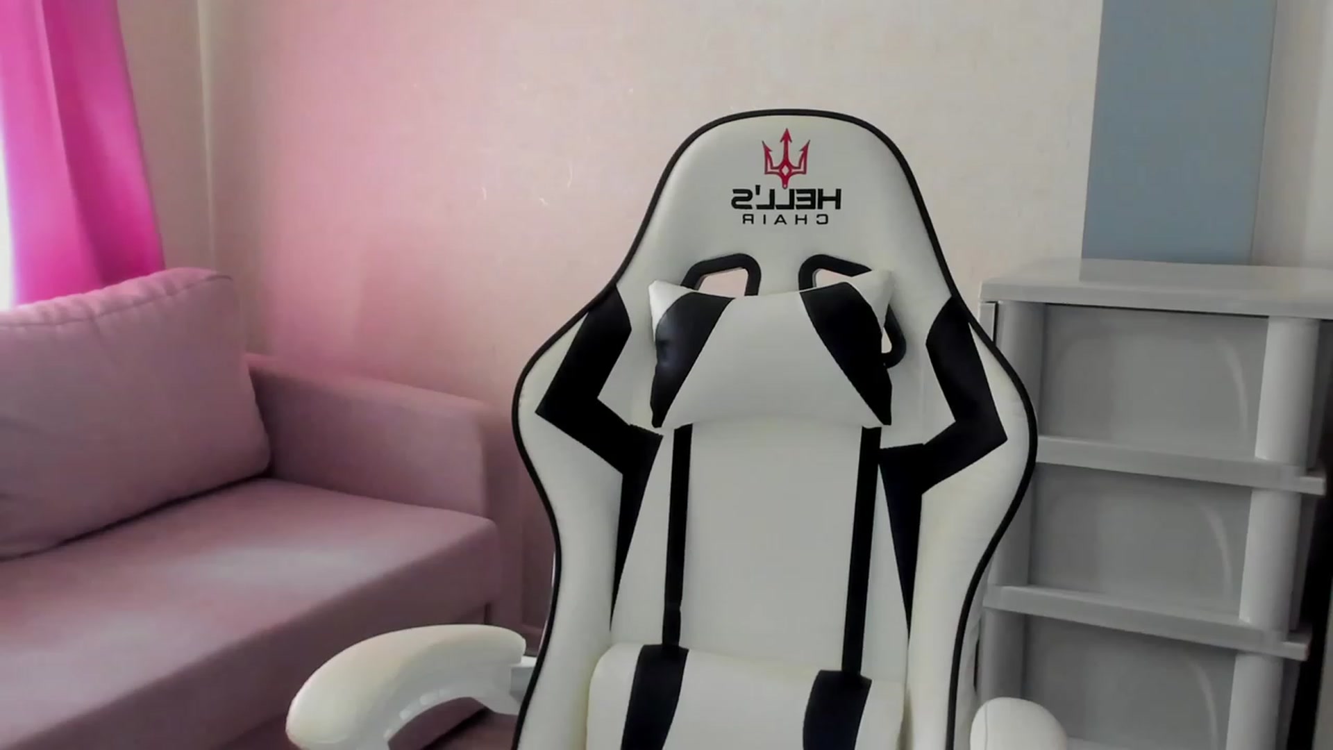 Gallery image thumbnail from Iam_Sasha's myfreecams stream on, 08/31/2023, 10:35 image 17 of 20