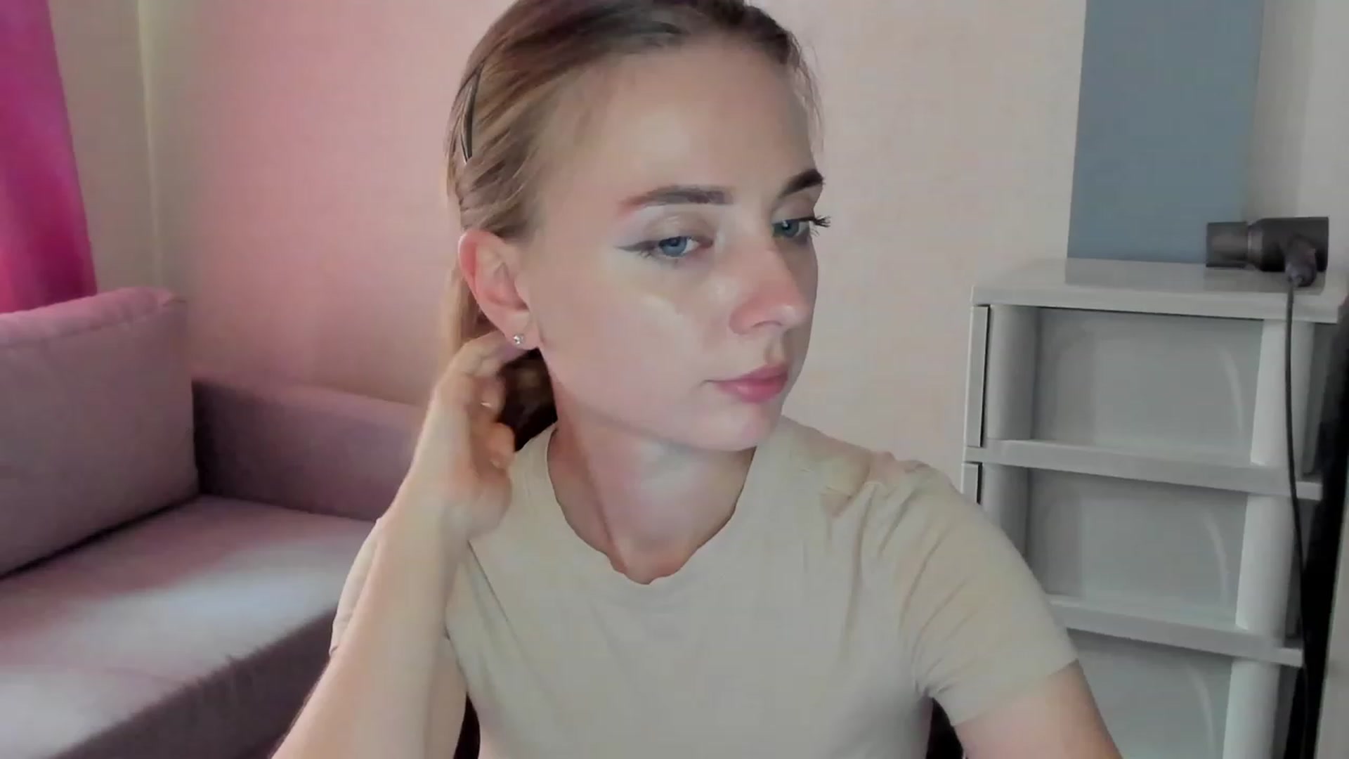 Gallery image thumbnail from Iam_Sasha's myfreecams stream on, 09/01/2023, 11:06 image 8 of 20