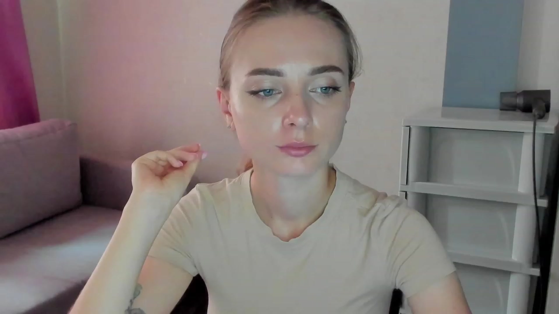 Gallery image thumbnail from Iam_Sasha's myfreecams stream on, 09/01/2023, 11:06 image 17 of 20