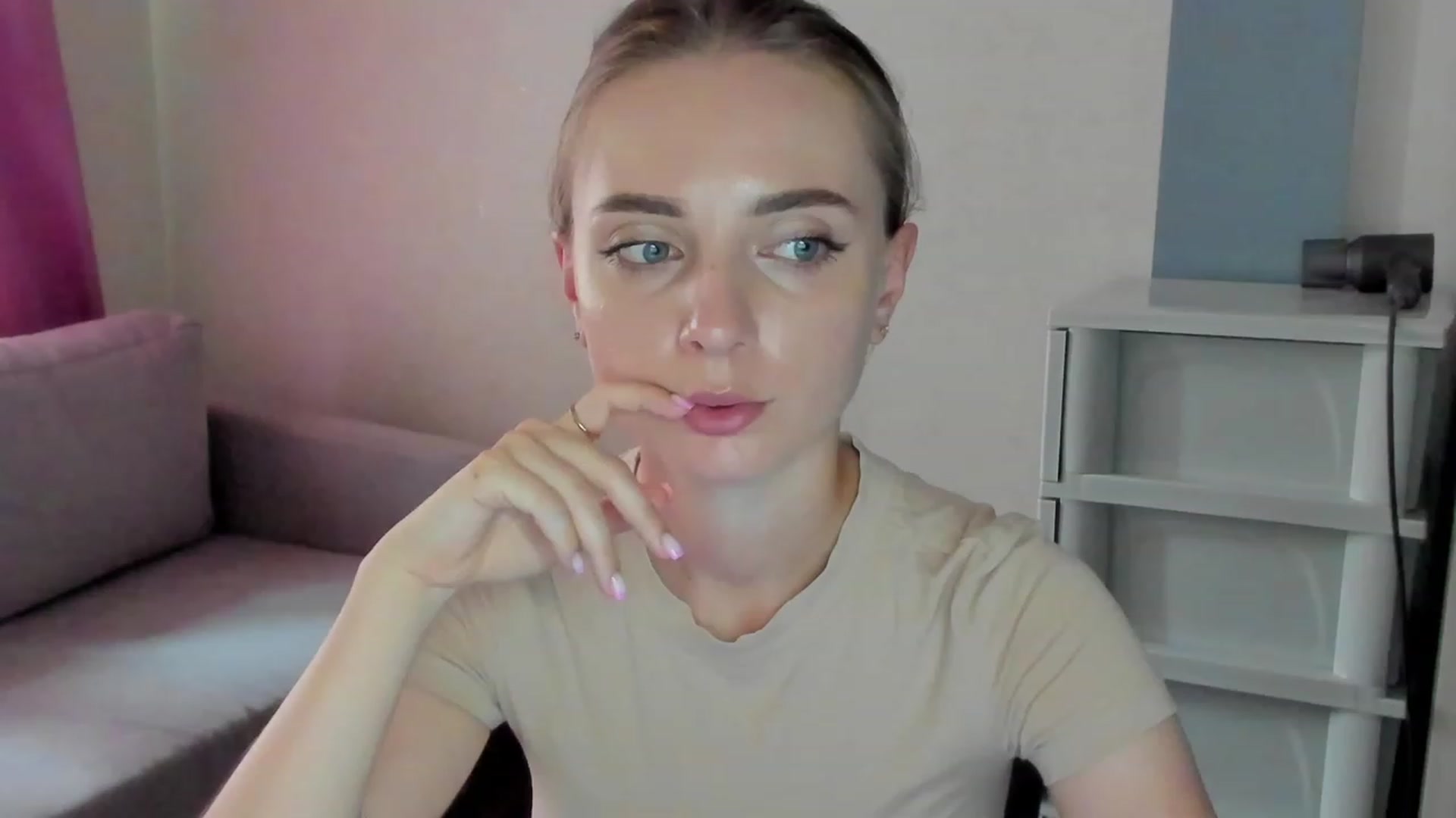 Gallery image thumbnail from Iam_Sasha's myfreecams stream on, 09/01/2023, 11:06 image 15 of 20
