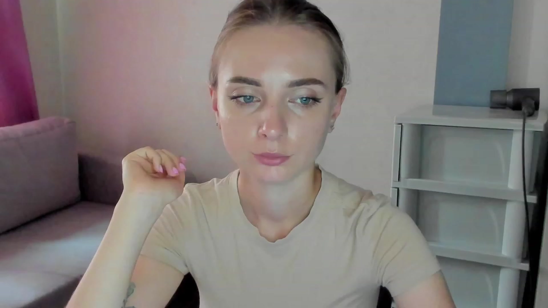 Gallery image thumbnail from Iam_Sasha's myfreecams stream on, 09/01/2023, 11:06 image 16 of 20