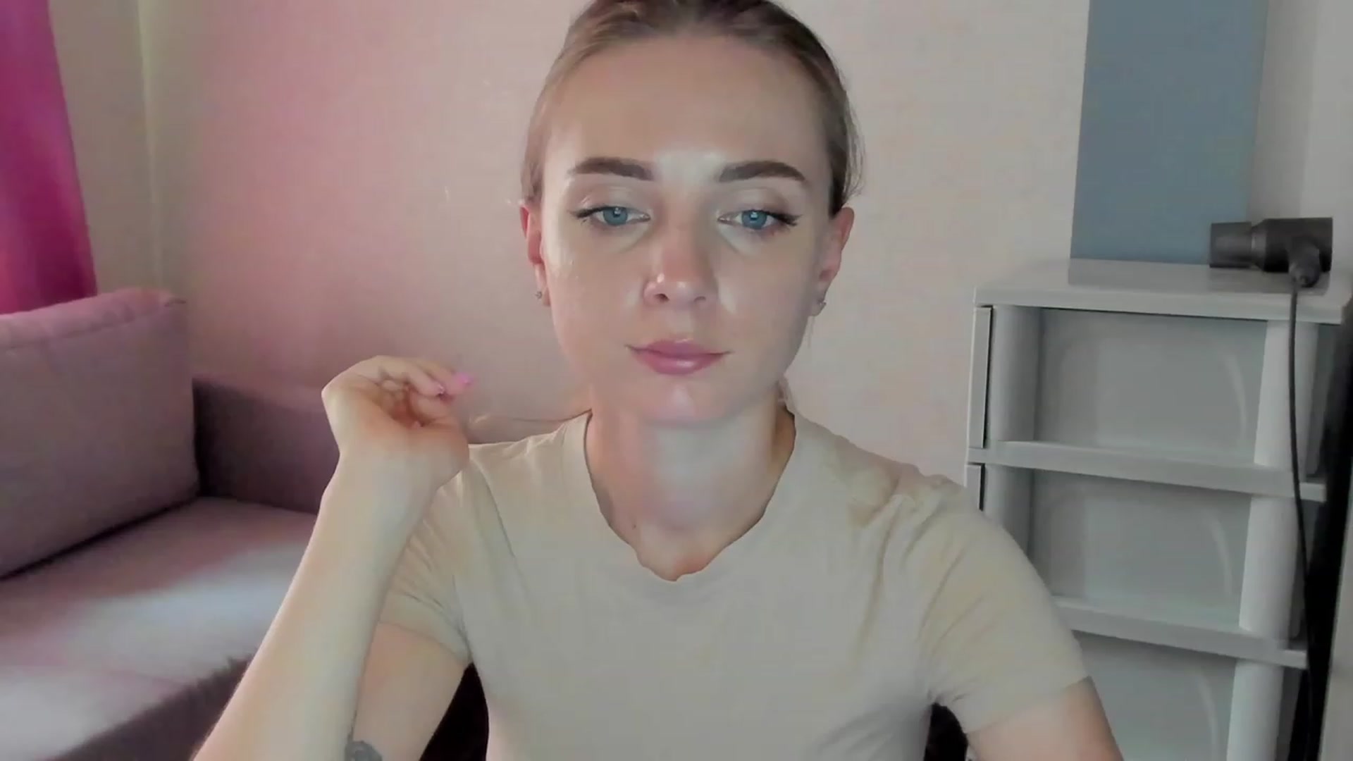 Gallery image thumbnail from Iam_Sasha's myfreecams stream on, 09/01/2023, 11:06 image 11 of 20