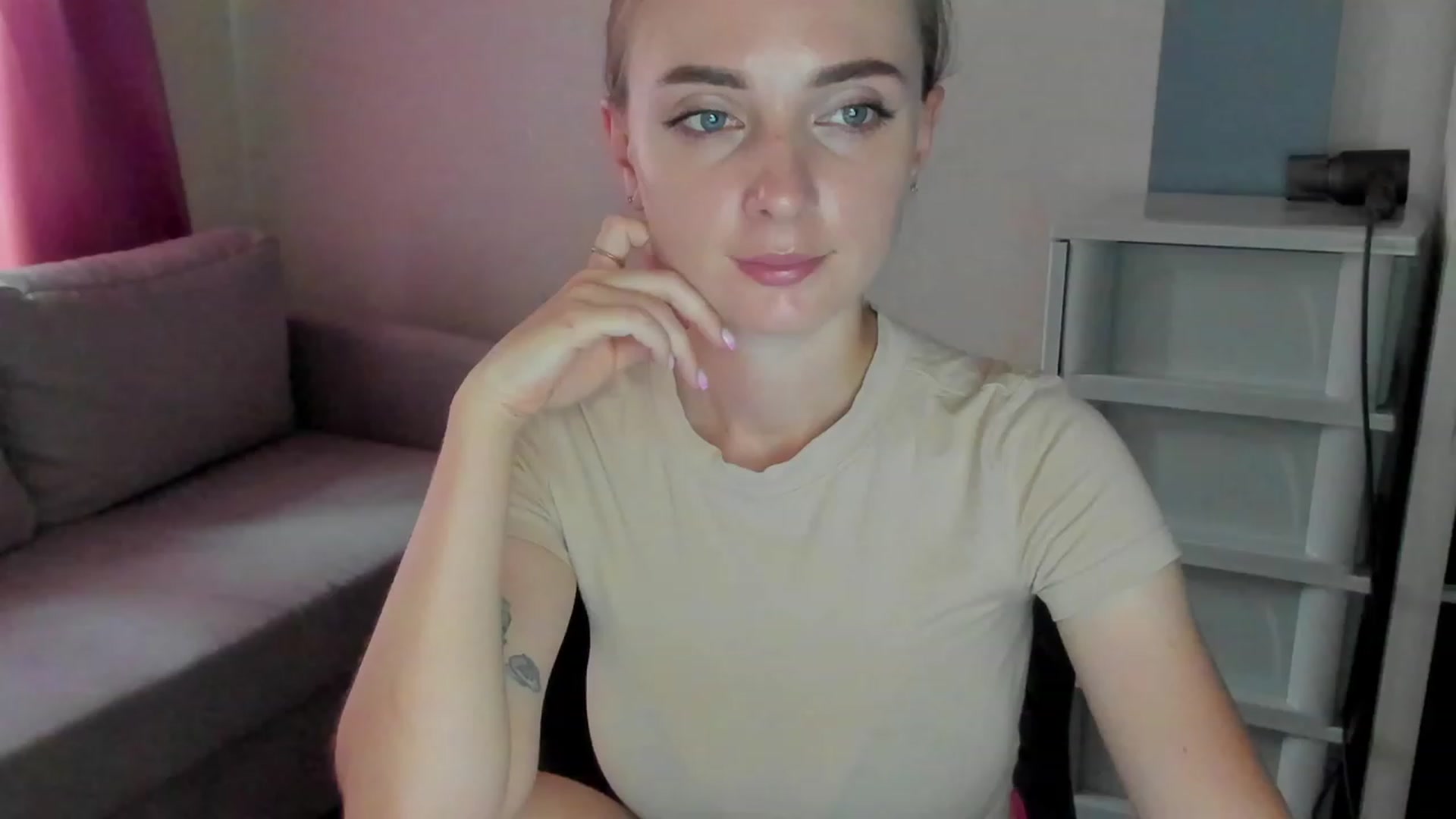 Gallery image thumbnail from Iam_Sasha's myfreecams stream on, 09/01/2023, 12:11 image 17 of 20