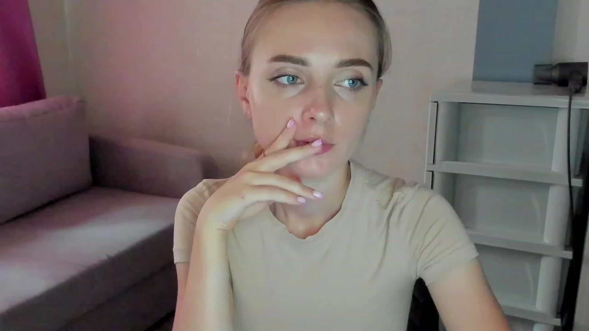 Gallery image thumbnail from Iam_Sasha's myfreecams stream on, 09/01/2023, 12:11 image 4 of 20
