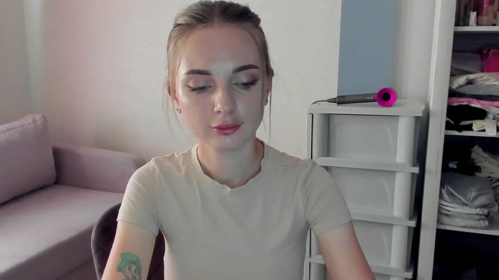Gallery image thumbnail from Iam_Sasha's myfreecams stream on, 09/06/2023, 08:09 image 2 of 20