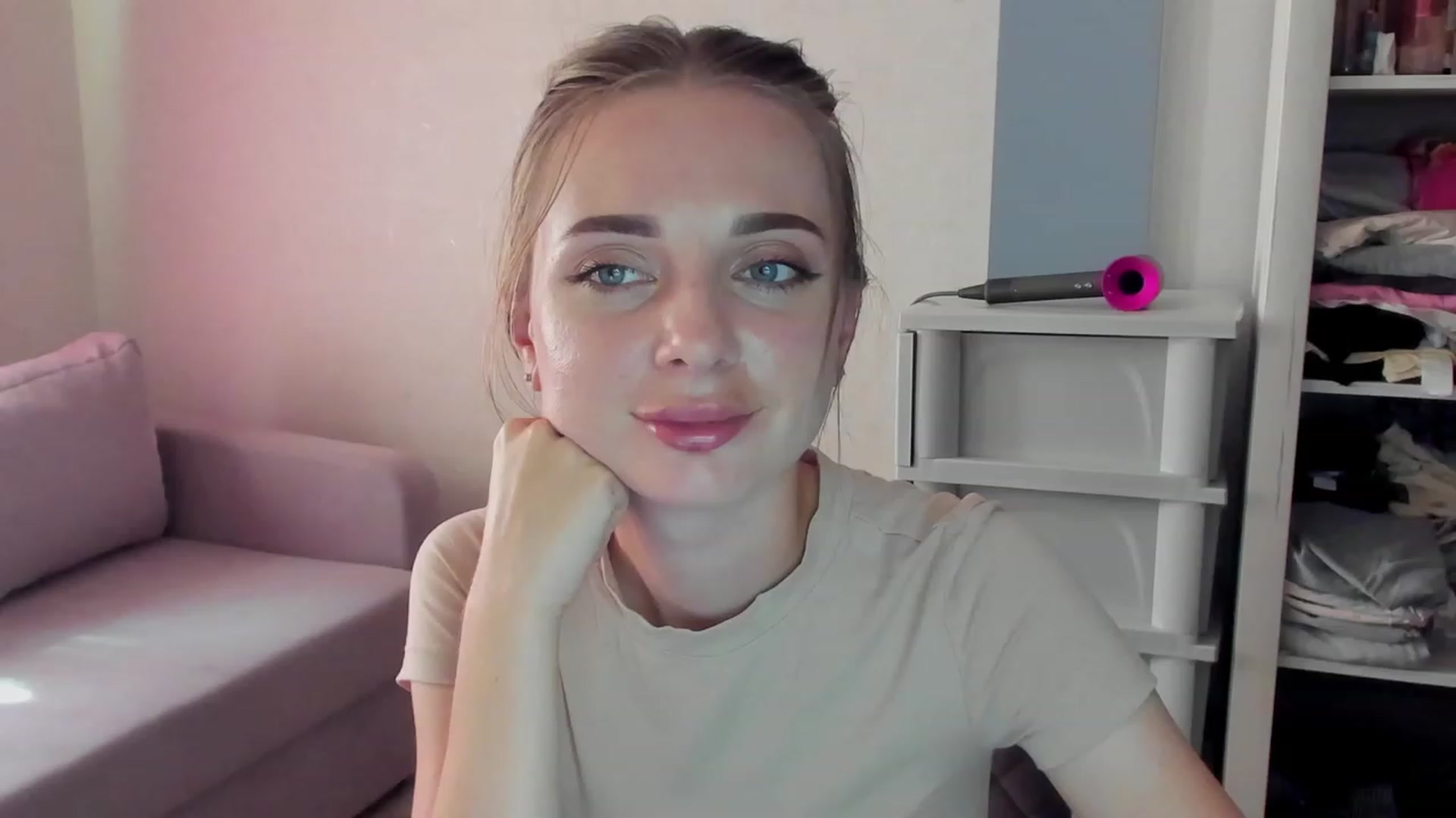 Gallery image thumbnail from Iam_Sasha's myfreecams stream on, 09/06/2023, 09:44 image 9 of 20