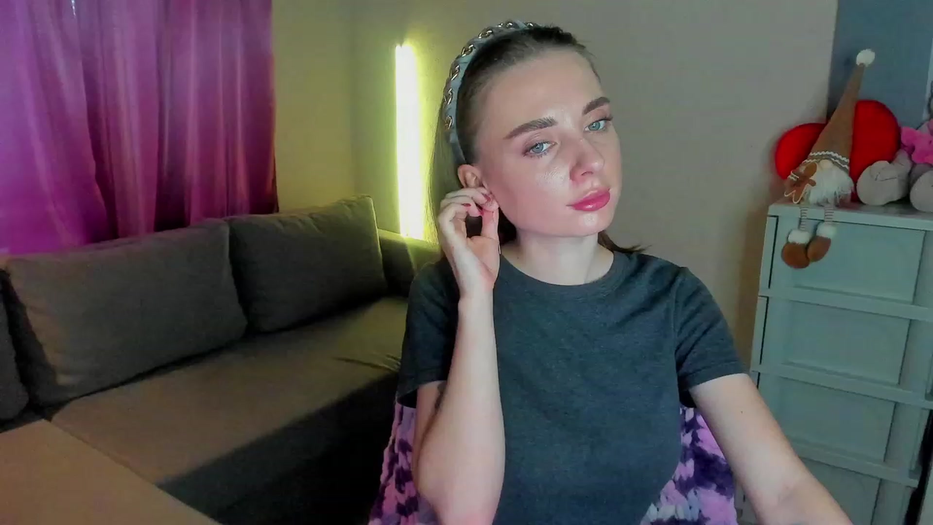Gallery image thumbnail from Iam_Sasha's myfreecams stream on, 01/07/2024, 13:59 image 4 of 20