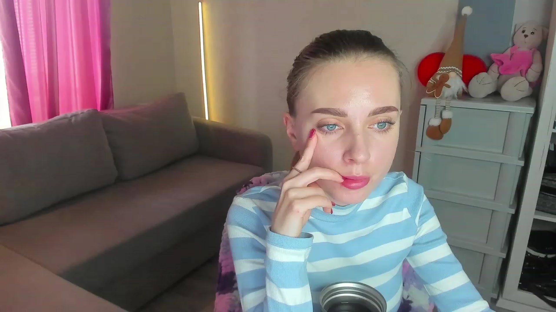 Gallery image thumbnail from Iam_Sasha's myfreecams stream on, 01/21/2024, 12:34 image 14 of 20