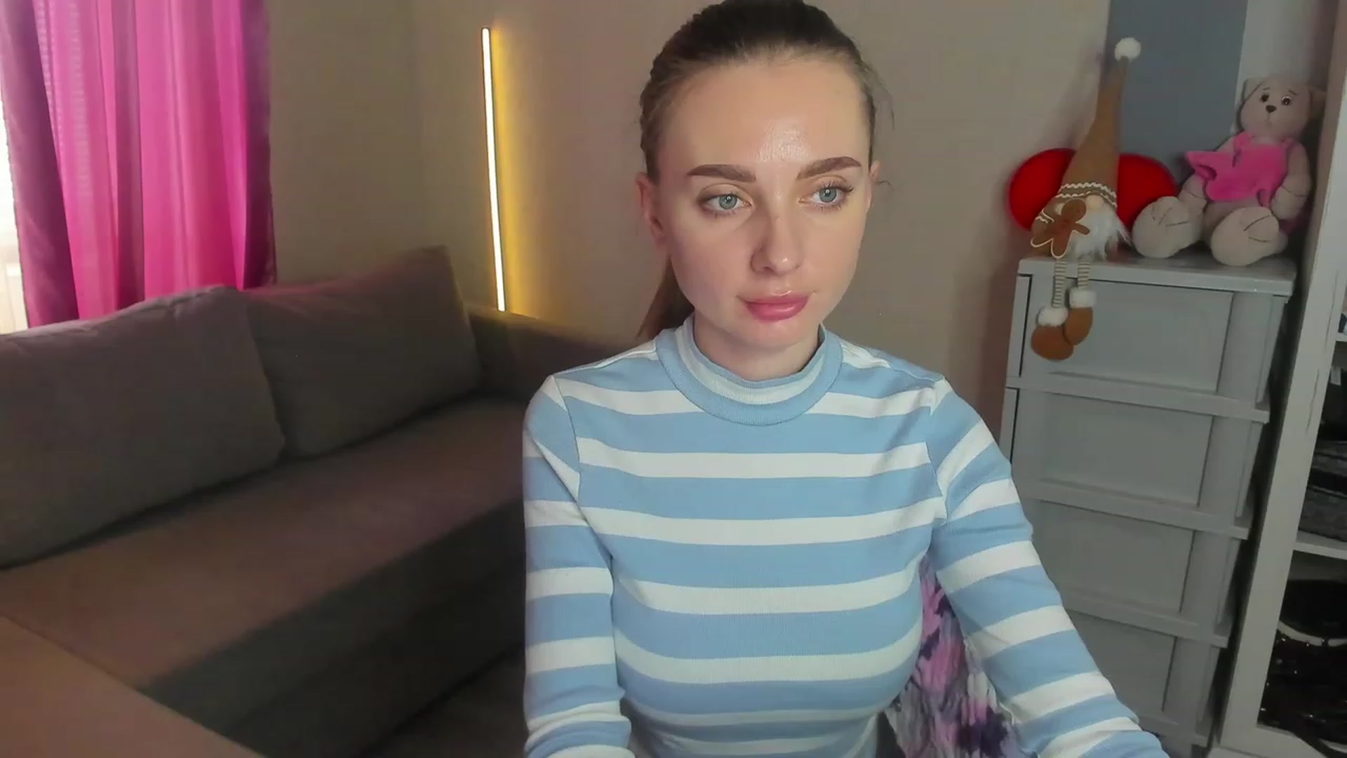 Gallery image thumbnail from Iam_Sasha's myfreecams stream on, 01/21/2024, 12:34 image 17 of 20