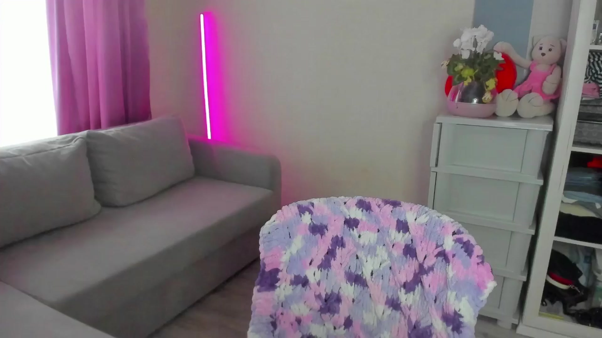 Gallery image thumbnail from Iam_Sasha's myfreecams stream on, 03/27/2024, 12:32 image 9 of 20