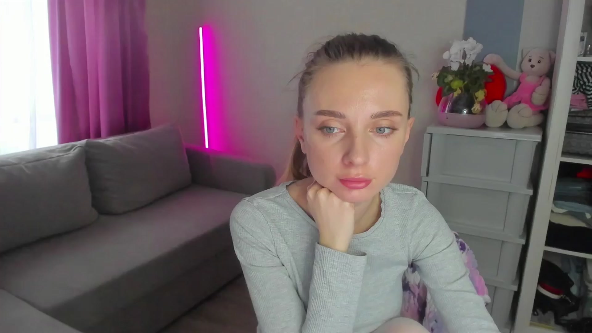 Gallery image thumbnail from Iam_Sasha's myfreecams stream on, 03/27/2024, 12:32 image 13 of 20