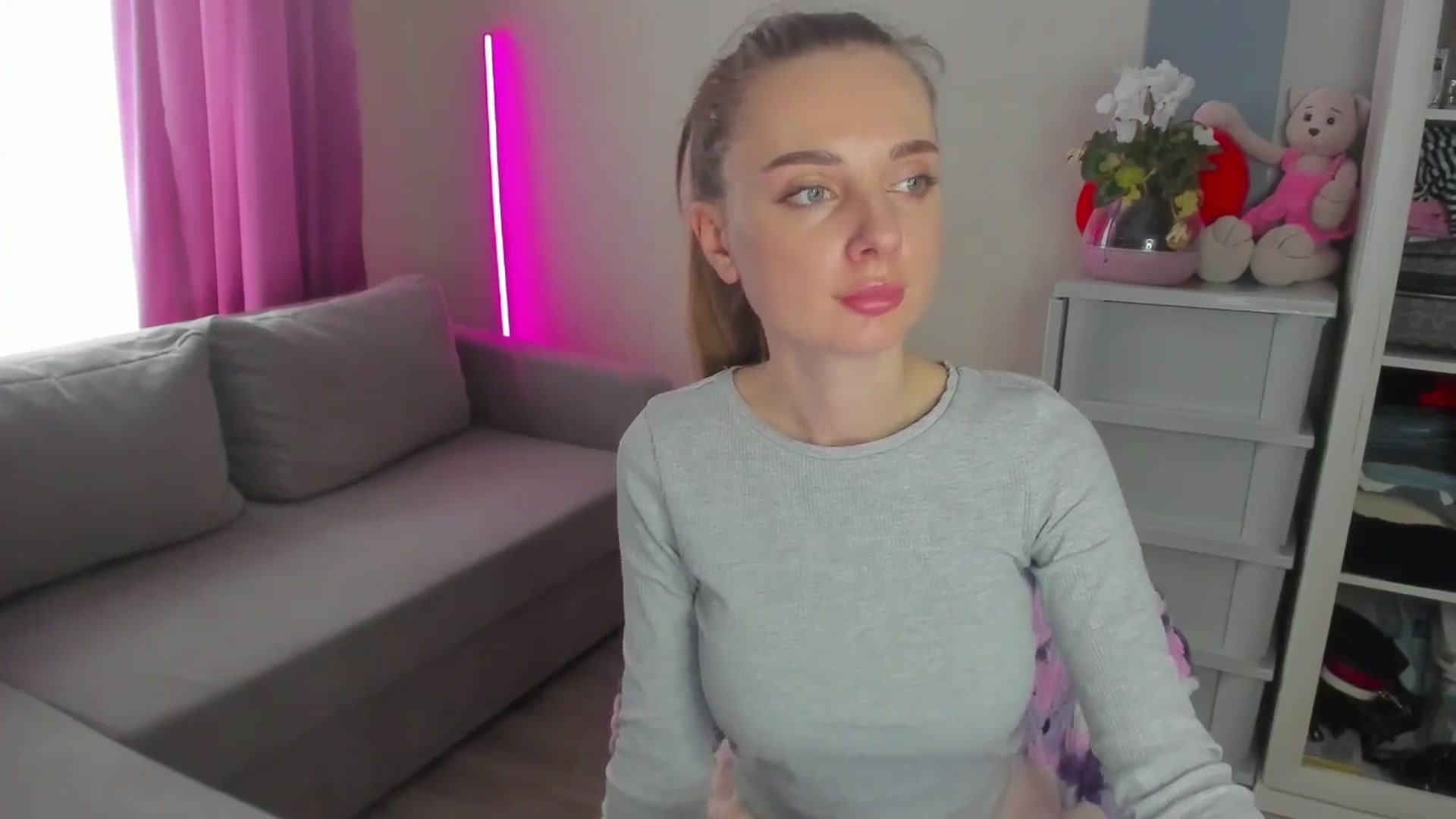 Gallery image thumbnail from Iam_Sasha's myfreecams stream on, 03/27/2024, 12:32 image 2 of 20