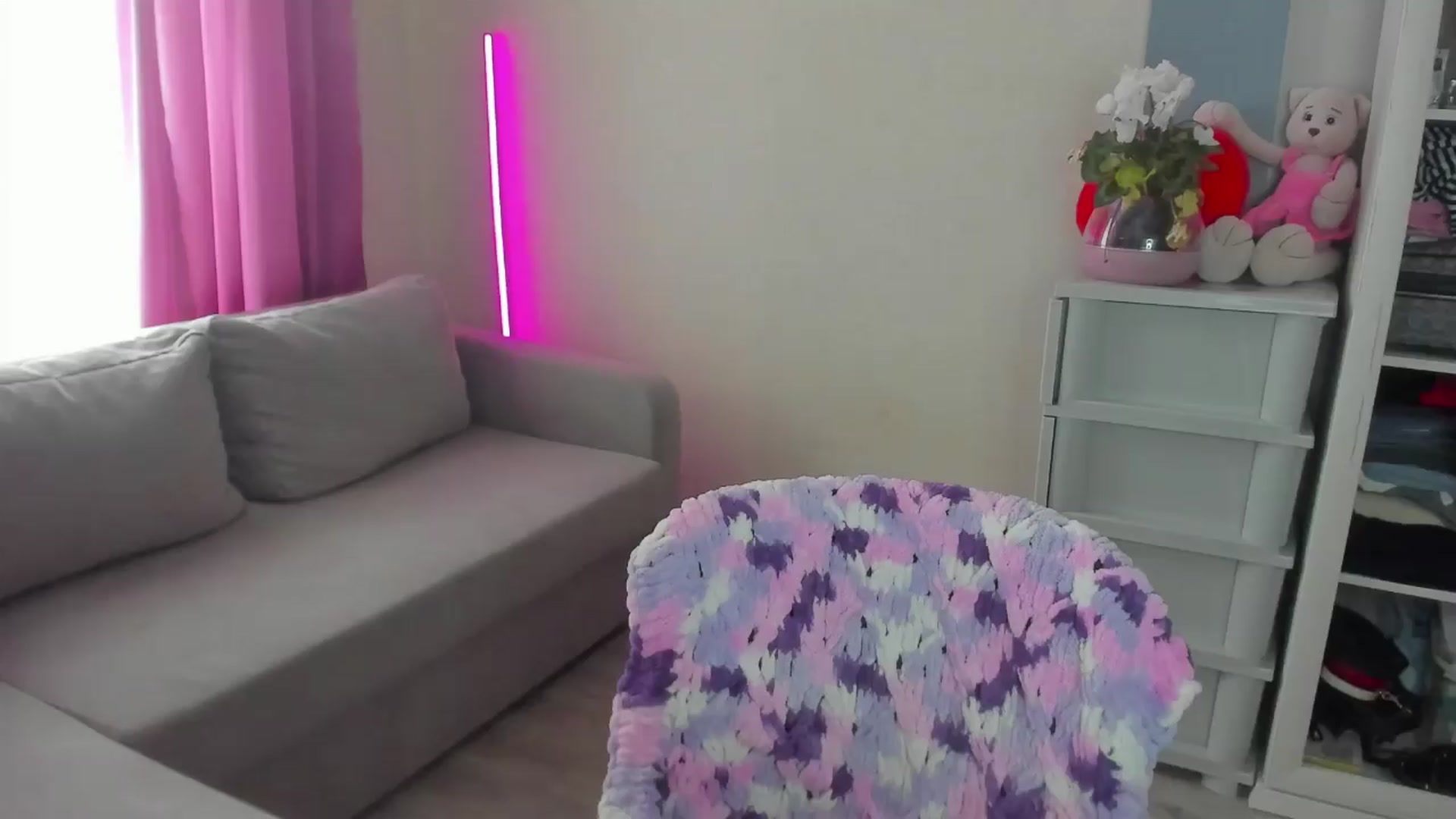 Gallery image thumbnail from Iam_Sasha's myfreecams stream on, 03/27/2024, 12:32 image 5 of 20