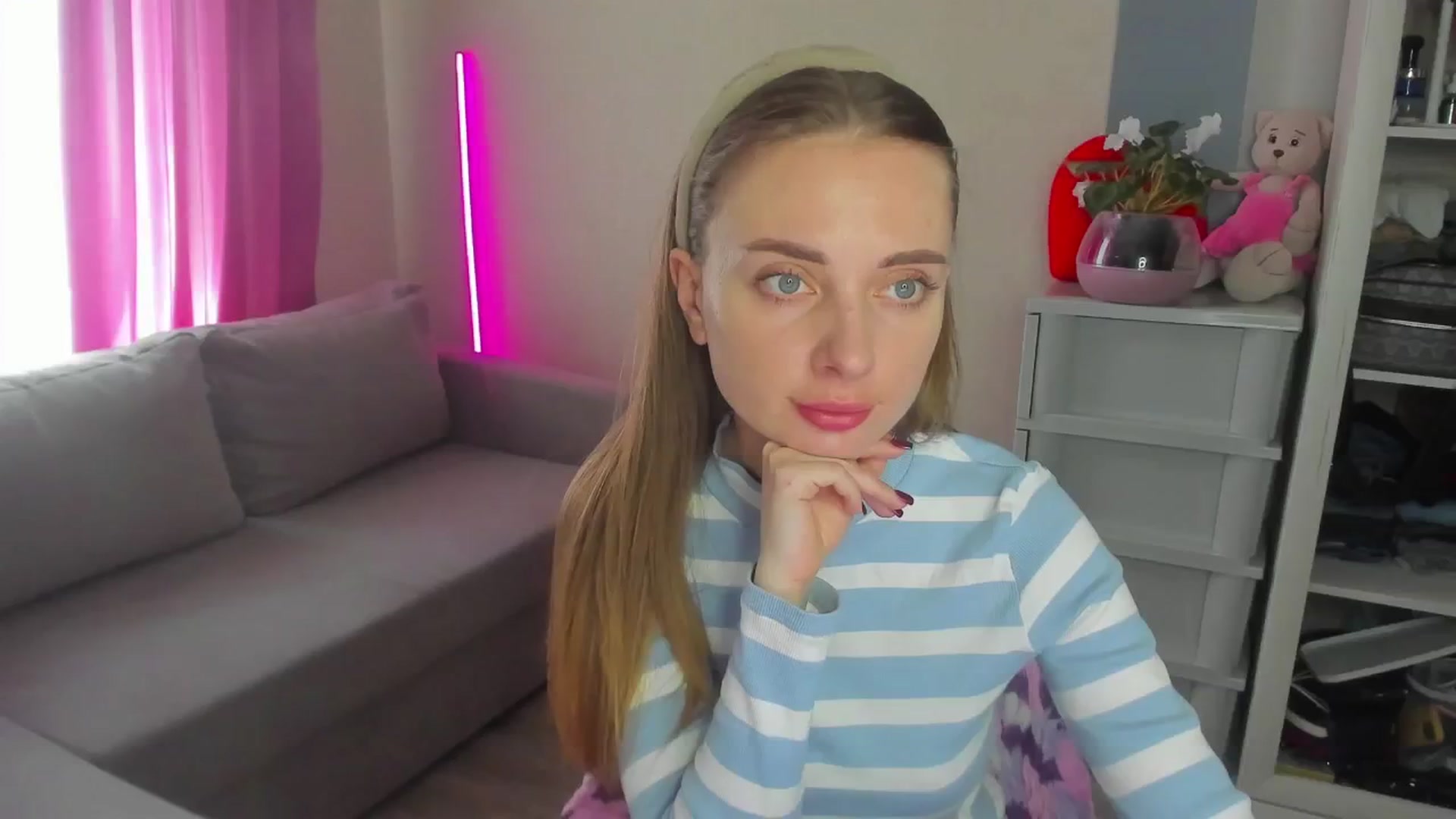 Gallery image thumbnail from Iam_Sasha's myfreecams stream on, 05/06/2024, 11:02 image 5 of 20