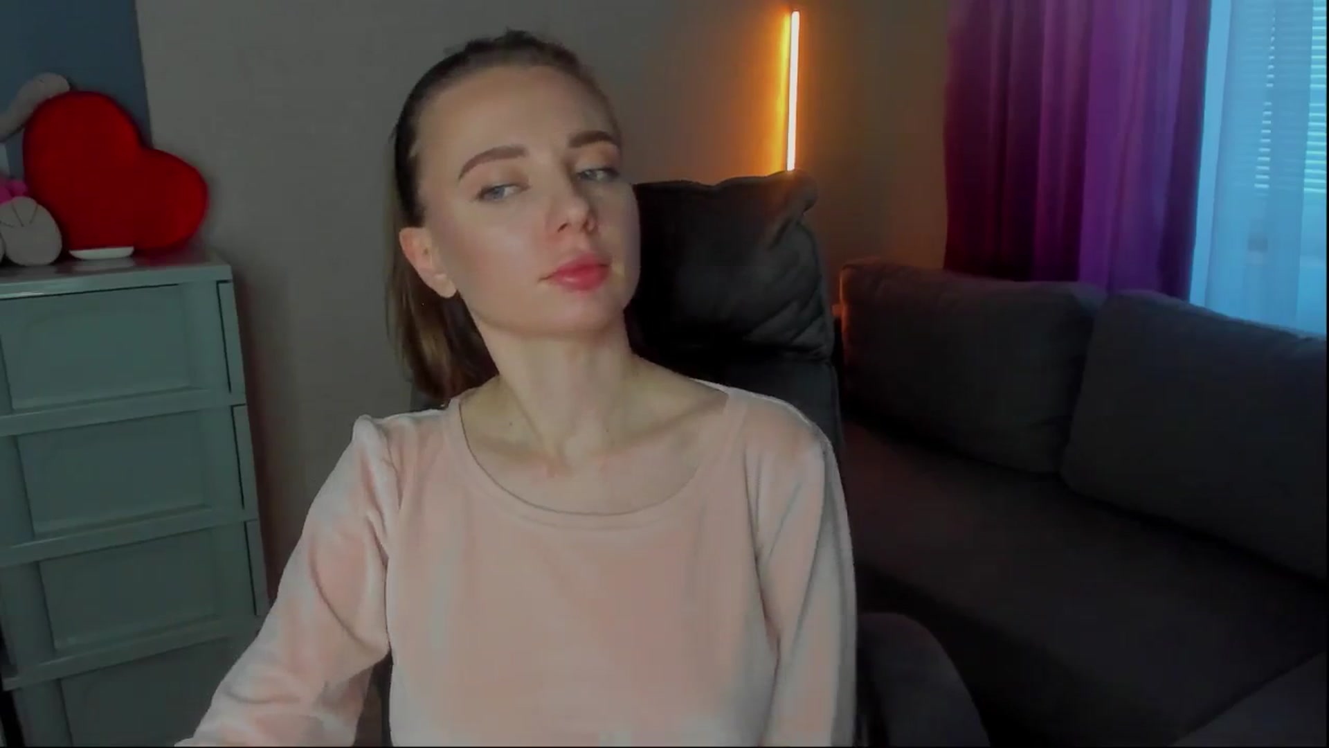 Gallery image thumbnail from Iam_Sasha's myfreecams stream on, 10/27/2024, 13:45 image 15 of 20