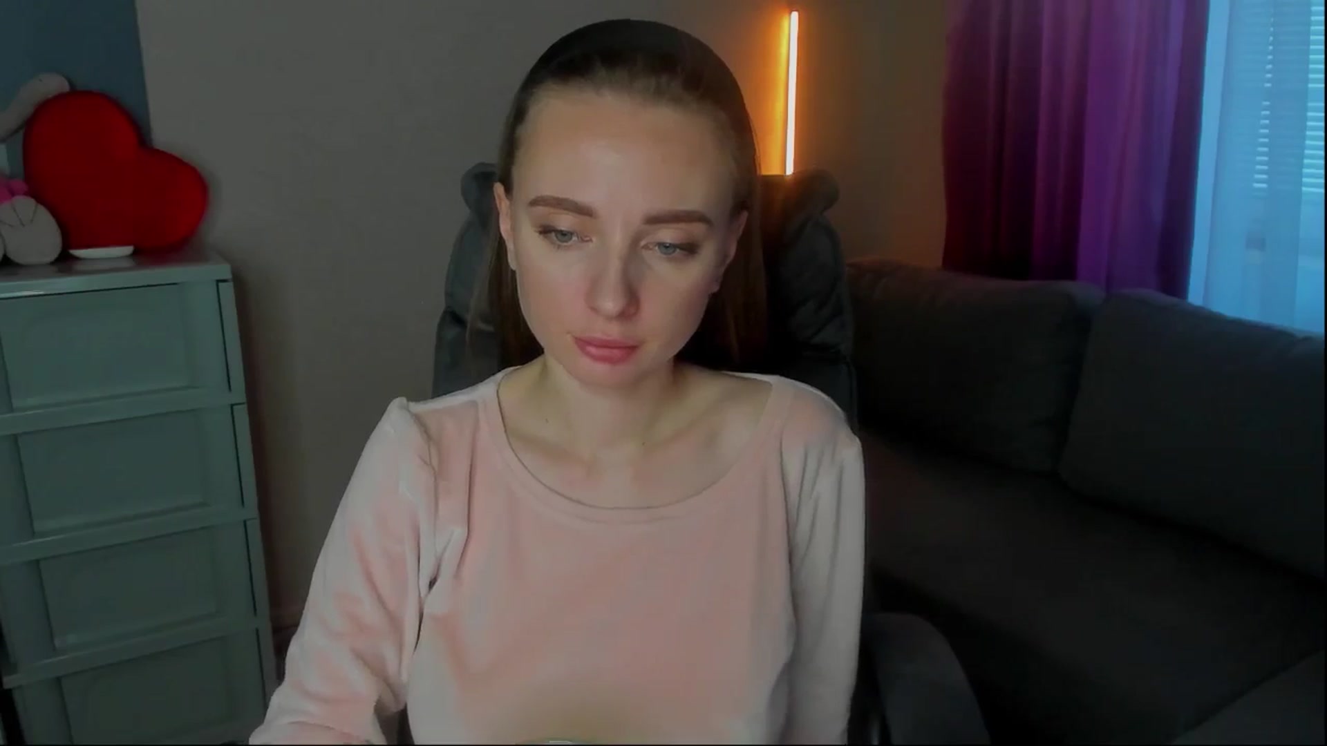 Gallery image thumbnail from Iam_Sasha's myfreecams stream on, 10/27/2024, 13:45 image 19 of 20