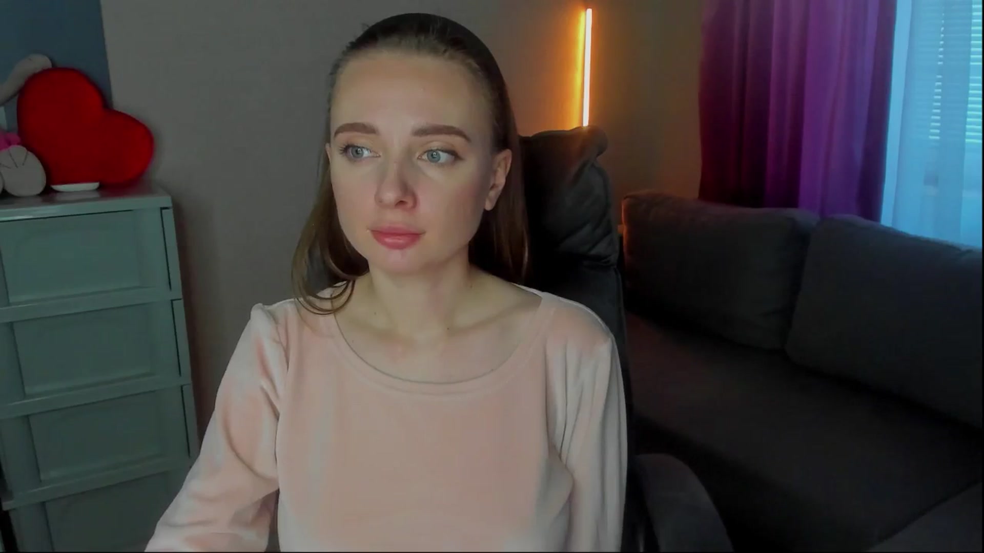 Gallery image thumbnail from Iam_Sasha's myfreecams stream on, 10/27/2024, 13:45 image 12 of 20