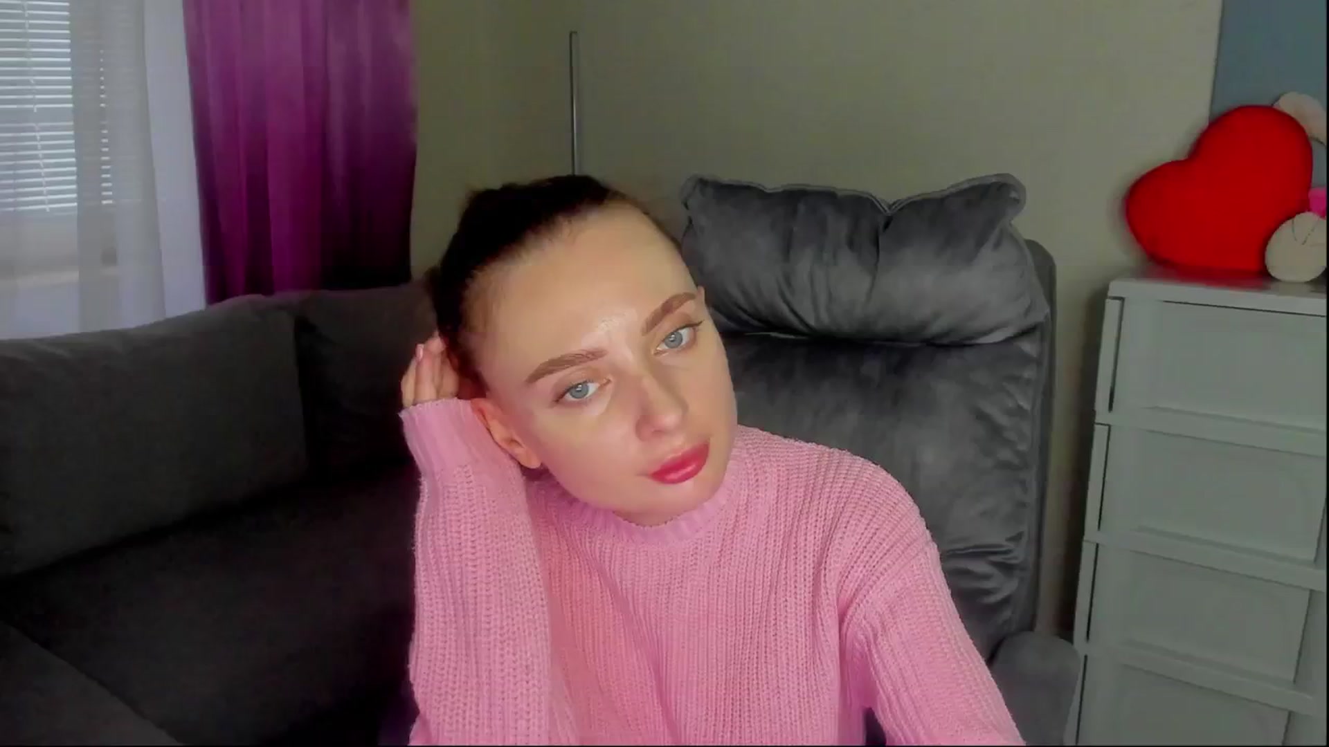 Gallery image thumbnail from Iam_Sasha's myfreecams stream on, 12/25/2024, 12:33 image 9 of 20