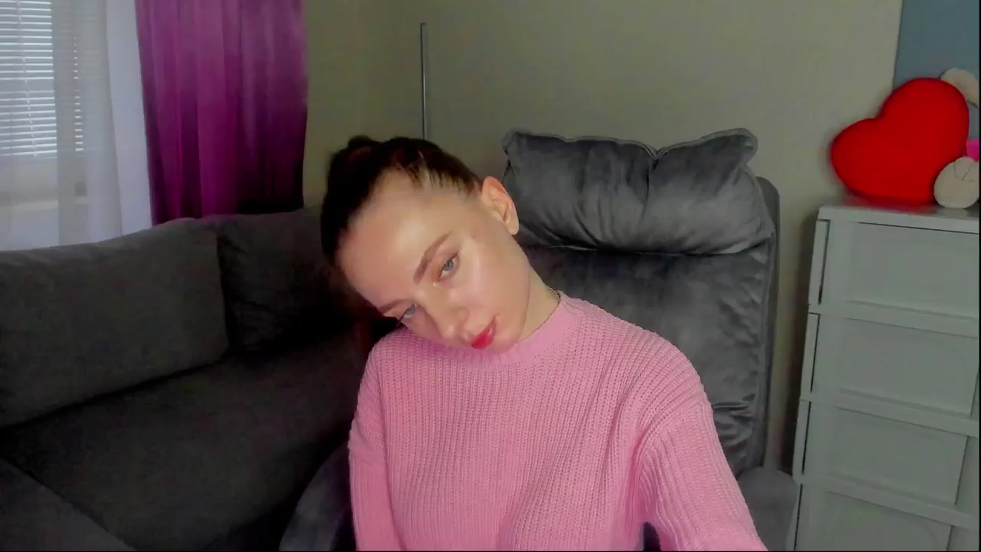 Gallery image thumbnail from Iam_Sasha's myfreecams stream on, 12/25/2024, 12:33 image 8 of 20