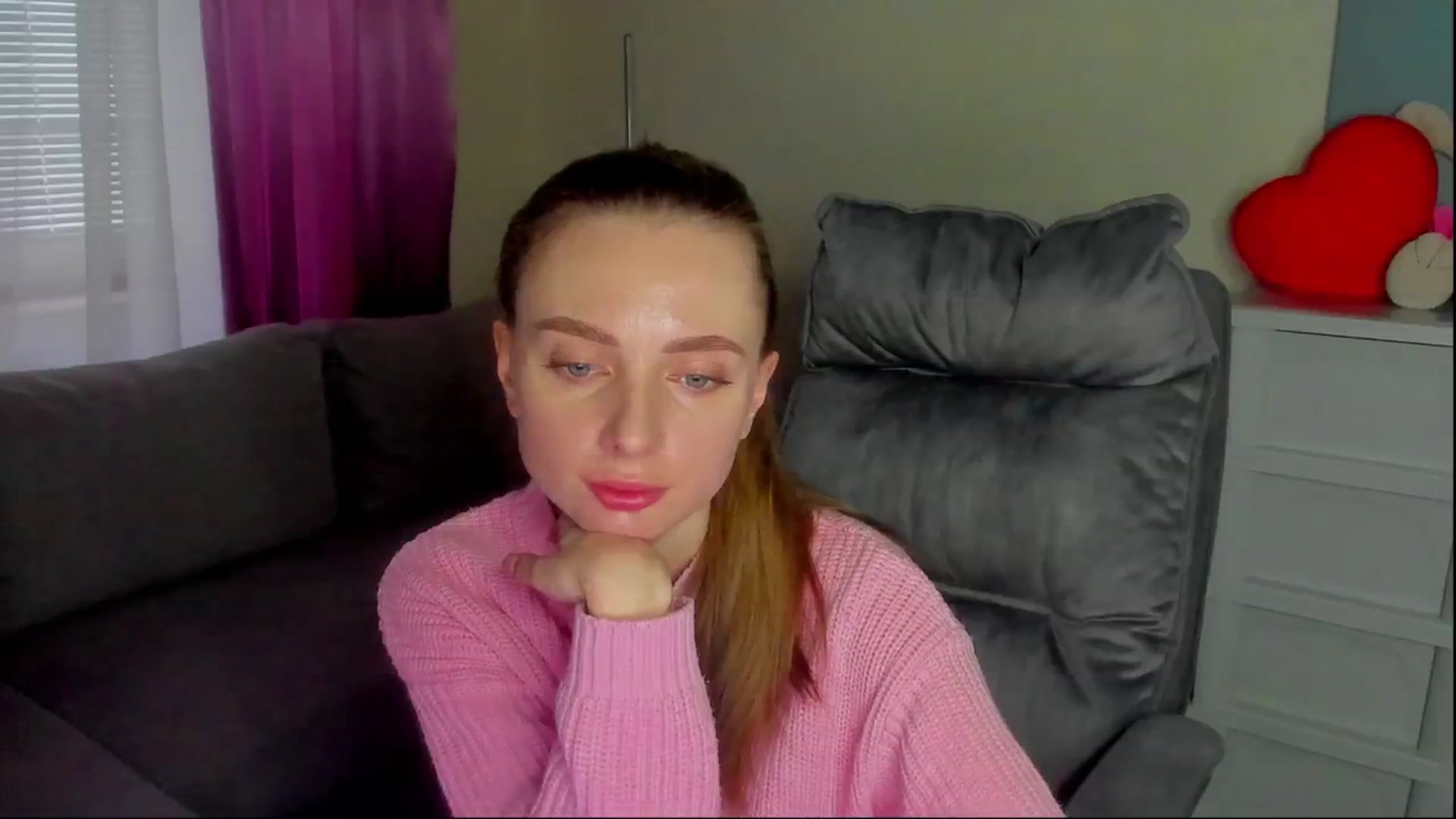 Gallery image thumbnail from Iam_Sasha's myfreecams stream on, 12/25/2024, 12:33 image 18 of 20