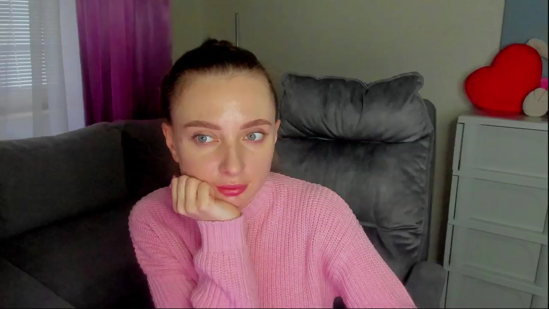 Gallery image thumbnail from Iam_Sasha's myfreecams stream on, 12/25/2024, 12:33 image 10 of 20