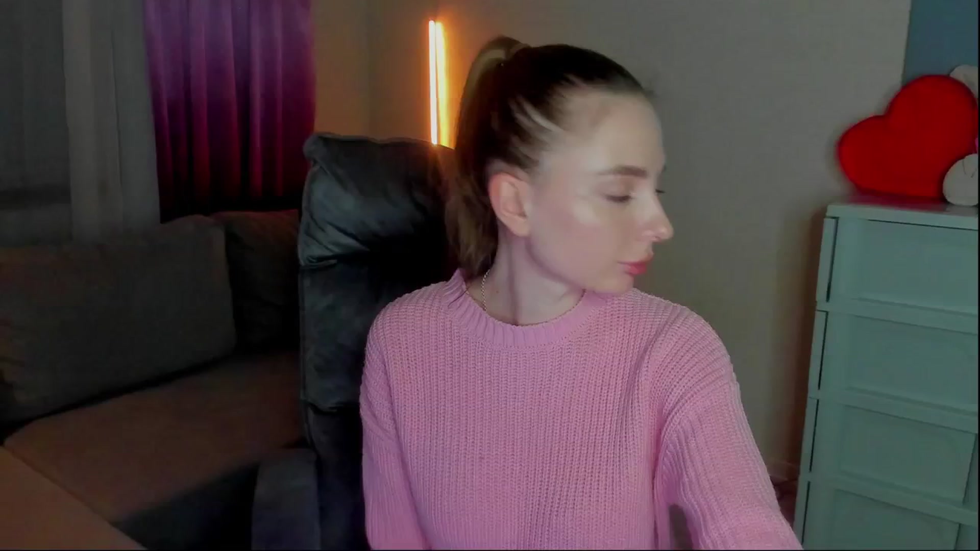 Gallery image thumbnail from Iam_Sasha's myfreecams stream on, 12/25/2024, 14:48 image 14 of 20