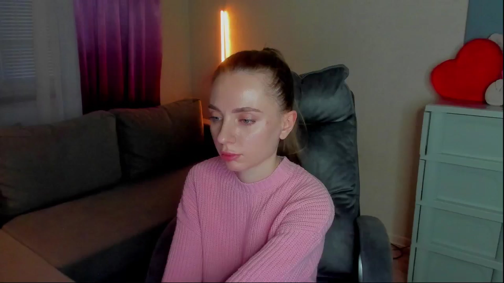 Gallery image thumbnail from Iam_Sasha's myfreecams stream on, 12/25/2024, 14:48 image 3 of 20