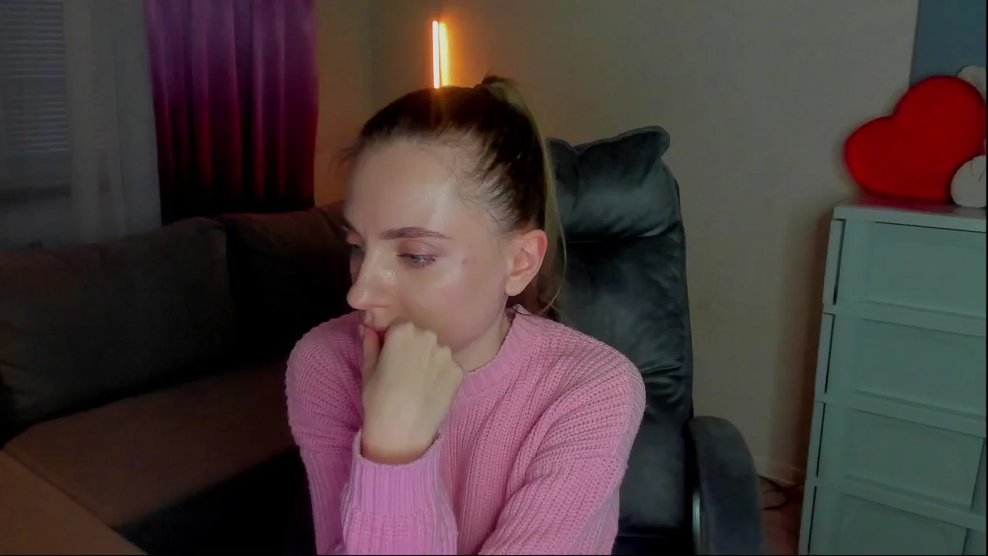 Gallery image thumbnail from Iam_Sasha's myfreecams stream on, 12/25/2024, 14:48 image 4 of 20