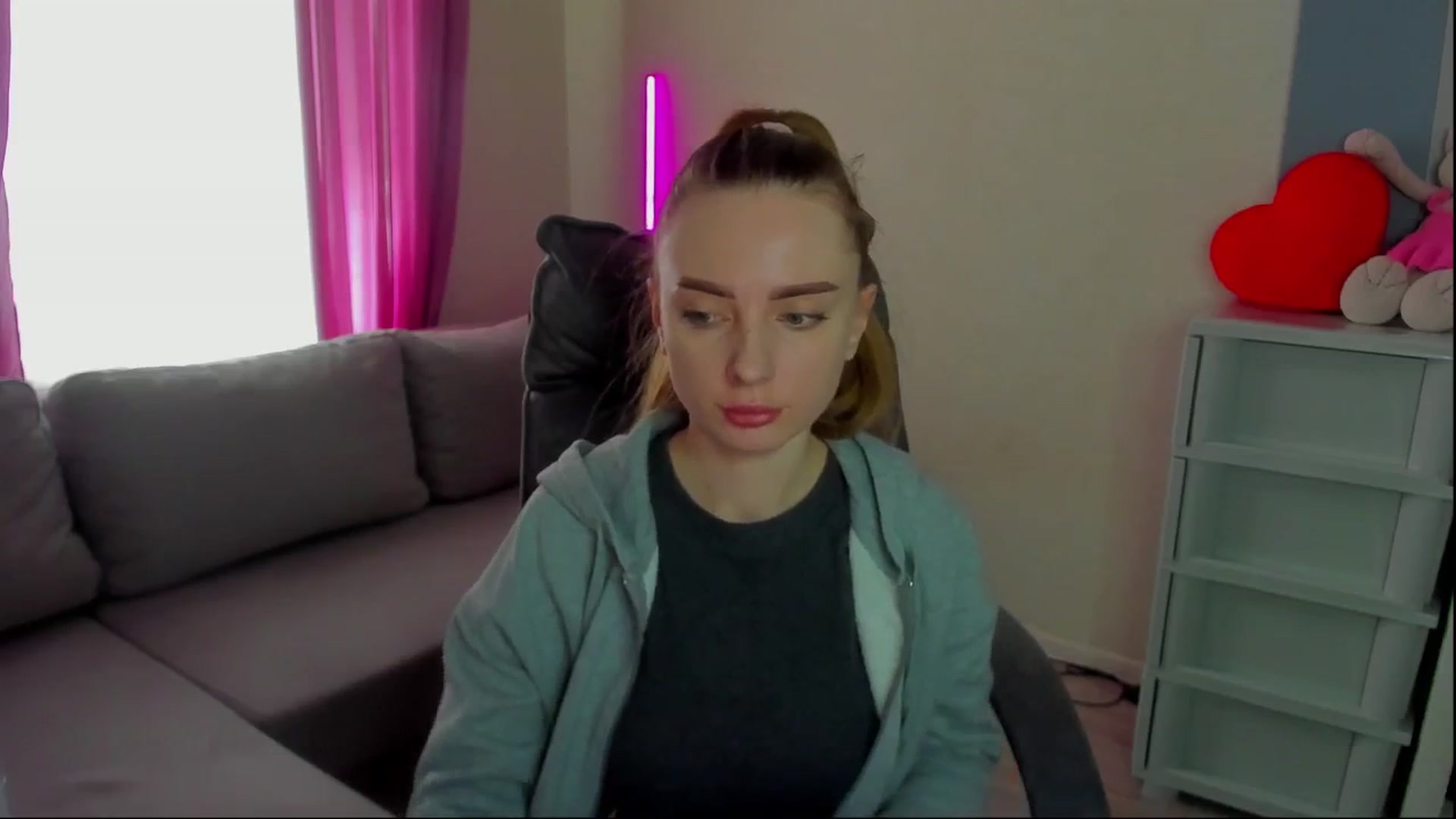 Gallery image thumbnail from Iam_Sasha's myfreecams stream on, 04/21/2025, 10:32 image 19 of 20