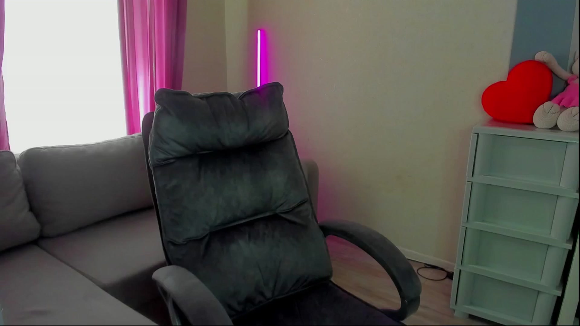 Gallery image thumbnail from Iam_Sasha's myfreecams stream on, 04/21/2025, 10:32 image 10 of 20