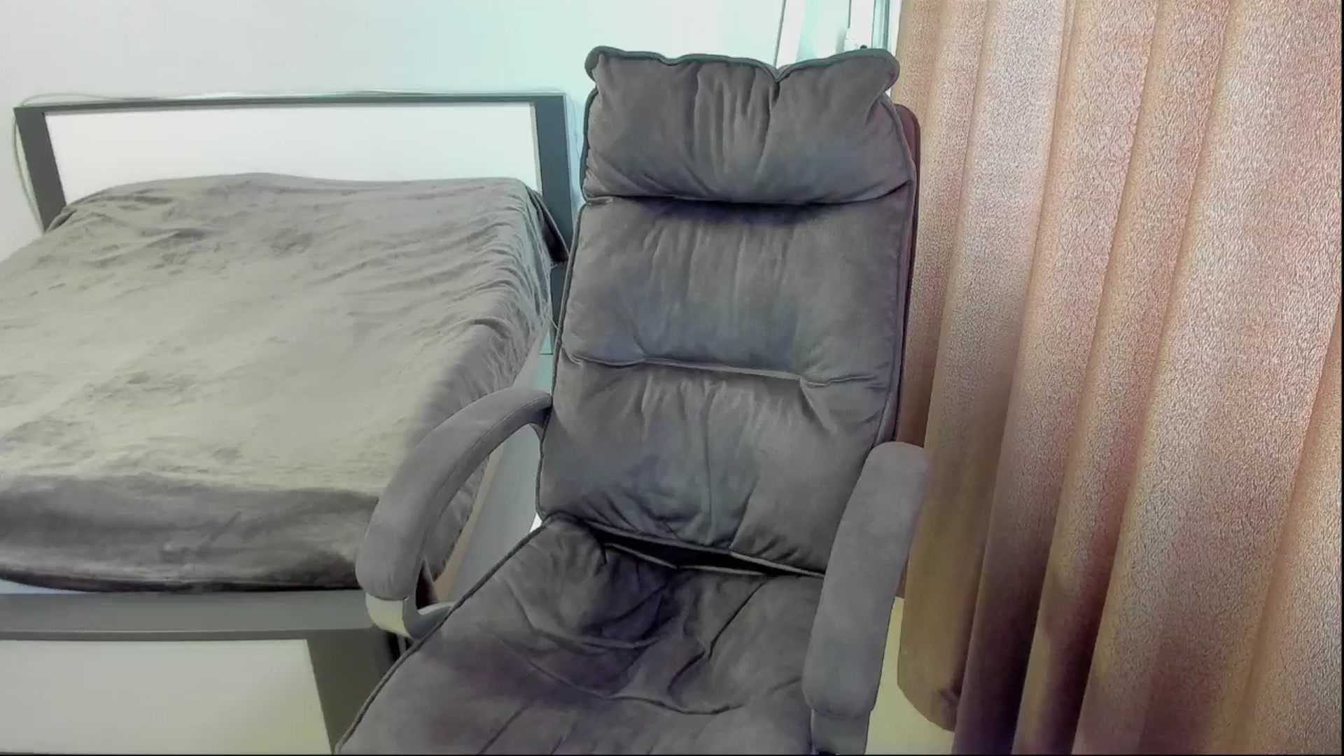 Gallery image thumbnail from Iam_Sasha's myfreecams stream on, 05/26/2025, 10:29 image 5 of 20