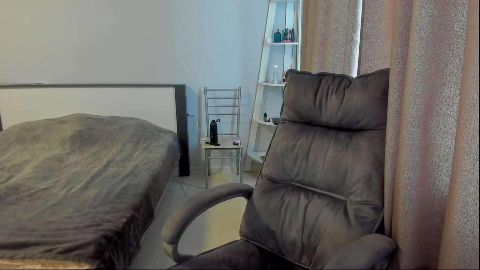 Gallery image thumbnail from Iam_Sasha's myfreecams stream on, 06/05/2025, 12:05 image 2 of 20