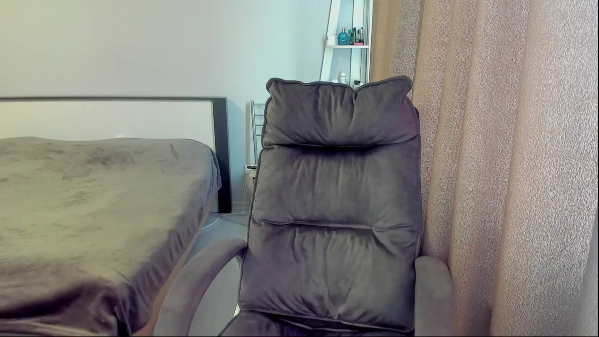 Gallery image thumbnail from Iam_Sasha's myfreecams stream on, 06/09/2025, 10:02 image 17 of 20