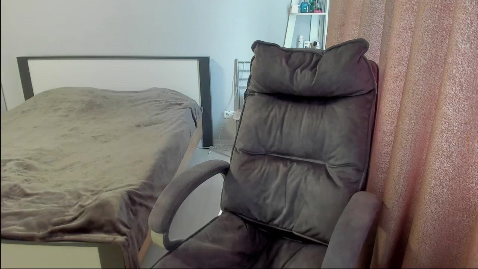 Gallery image thumbnail from Iam_Sasha's myfreecams stream on, 06/12/2025, 10:32 image 14 of 20