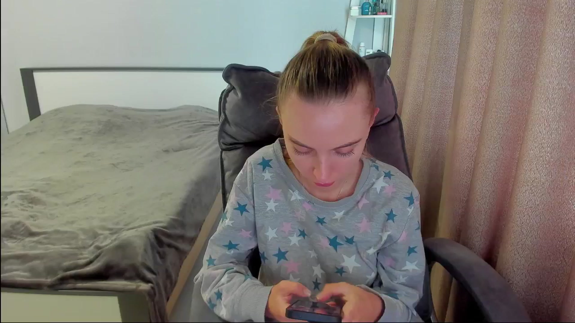 Gallery image thumbnail from Iam_Sasha's myfreecams stream on, 06/12/2025, 10:32 image 17 of 20