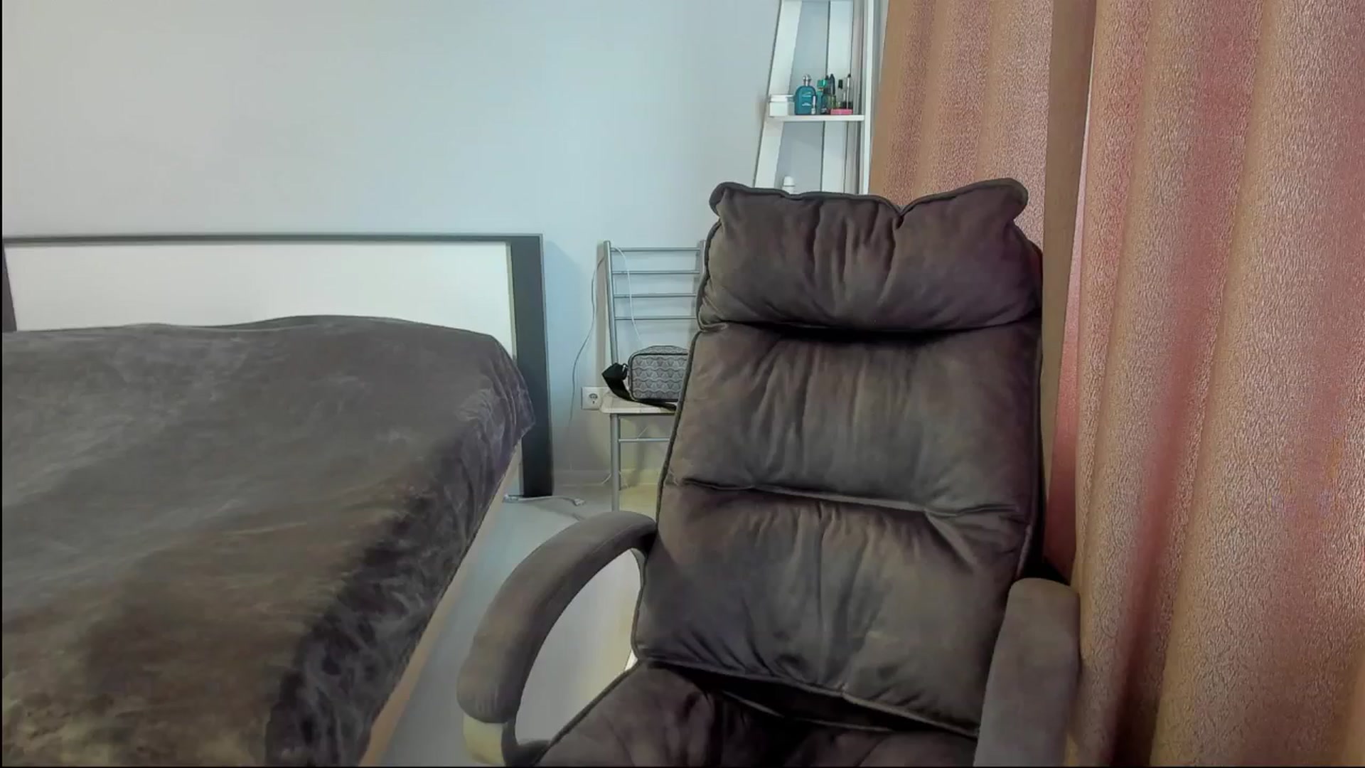 Gallery image thumbnail from Iam_Sasha's myfreecams stream on, 06/17/2025, 10:10 image 15 of 20