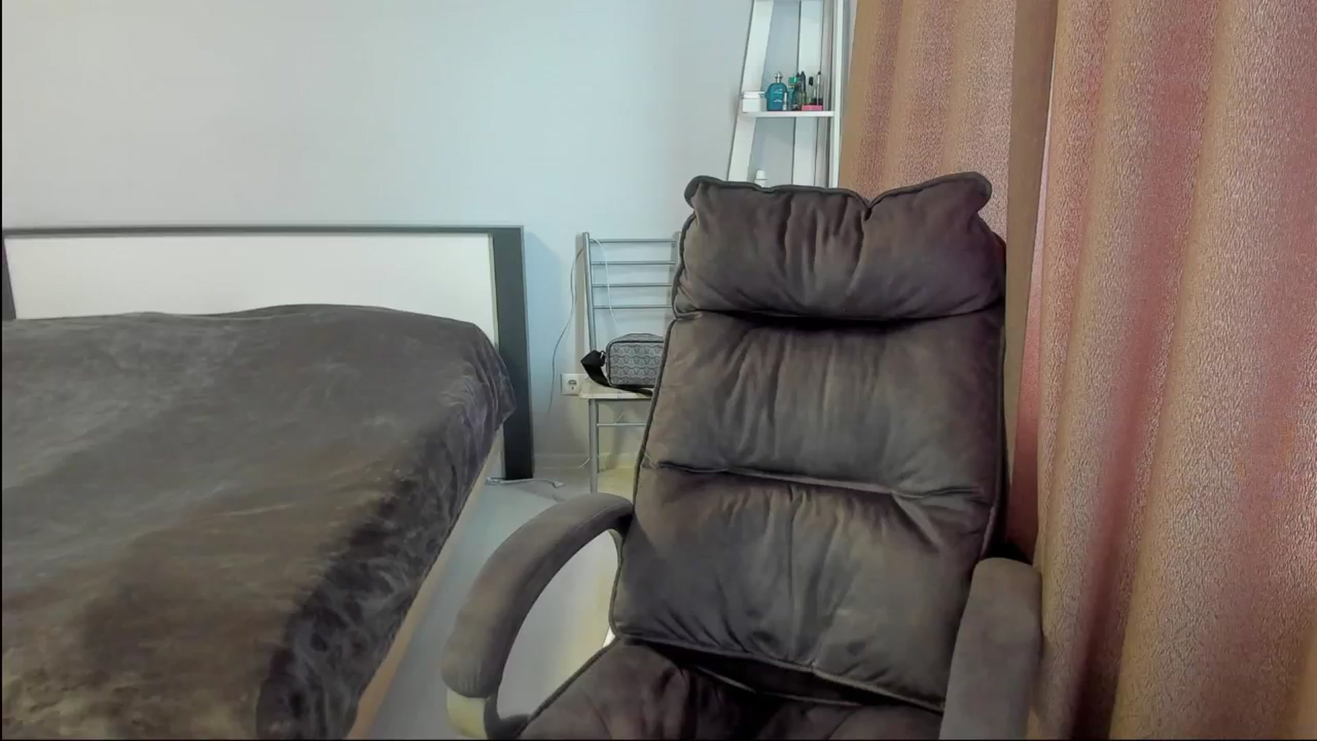 Gallery image thumbnail from Iam_Sasha's myfreecams stream on, 06/17/2025, 10:10 image 13 of 20