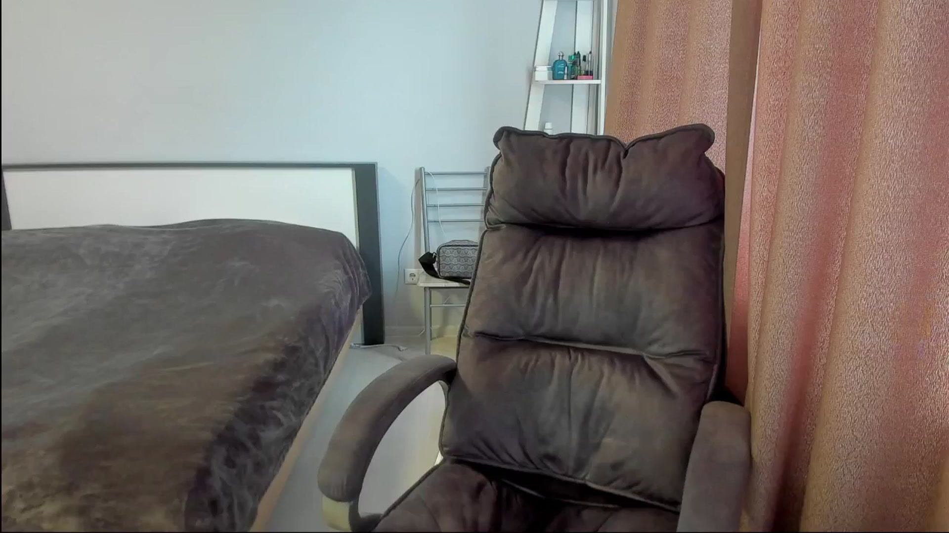 Gallery image thumbnail from Iam_Sasha's myfreecams stream on, 06/17/2025, 10:10 image 16 of 20