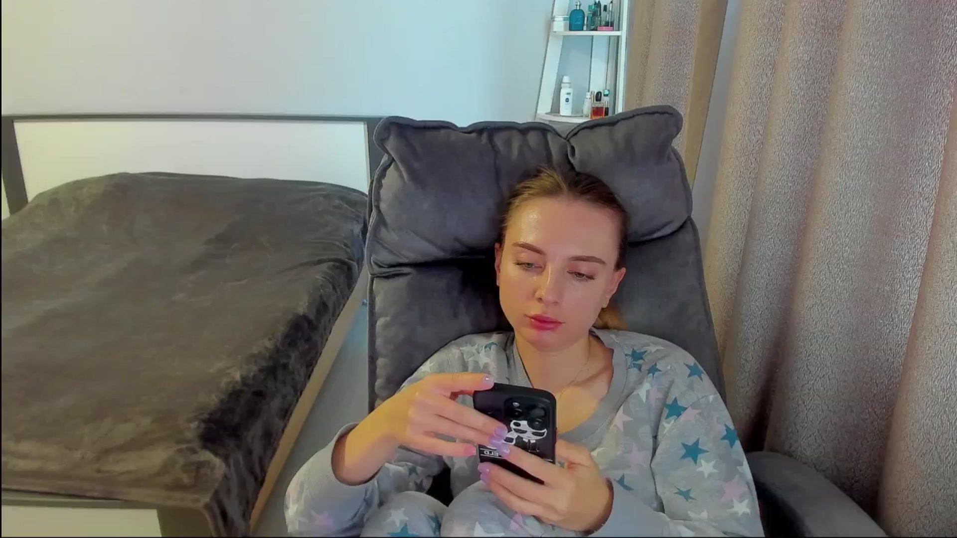 Gallery image thumbnail from Iam_Sasha's myfreecams stream on, 06/18/2025, 11:31 image 2 of 20