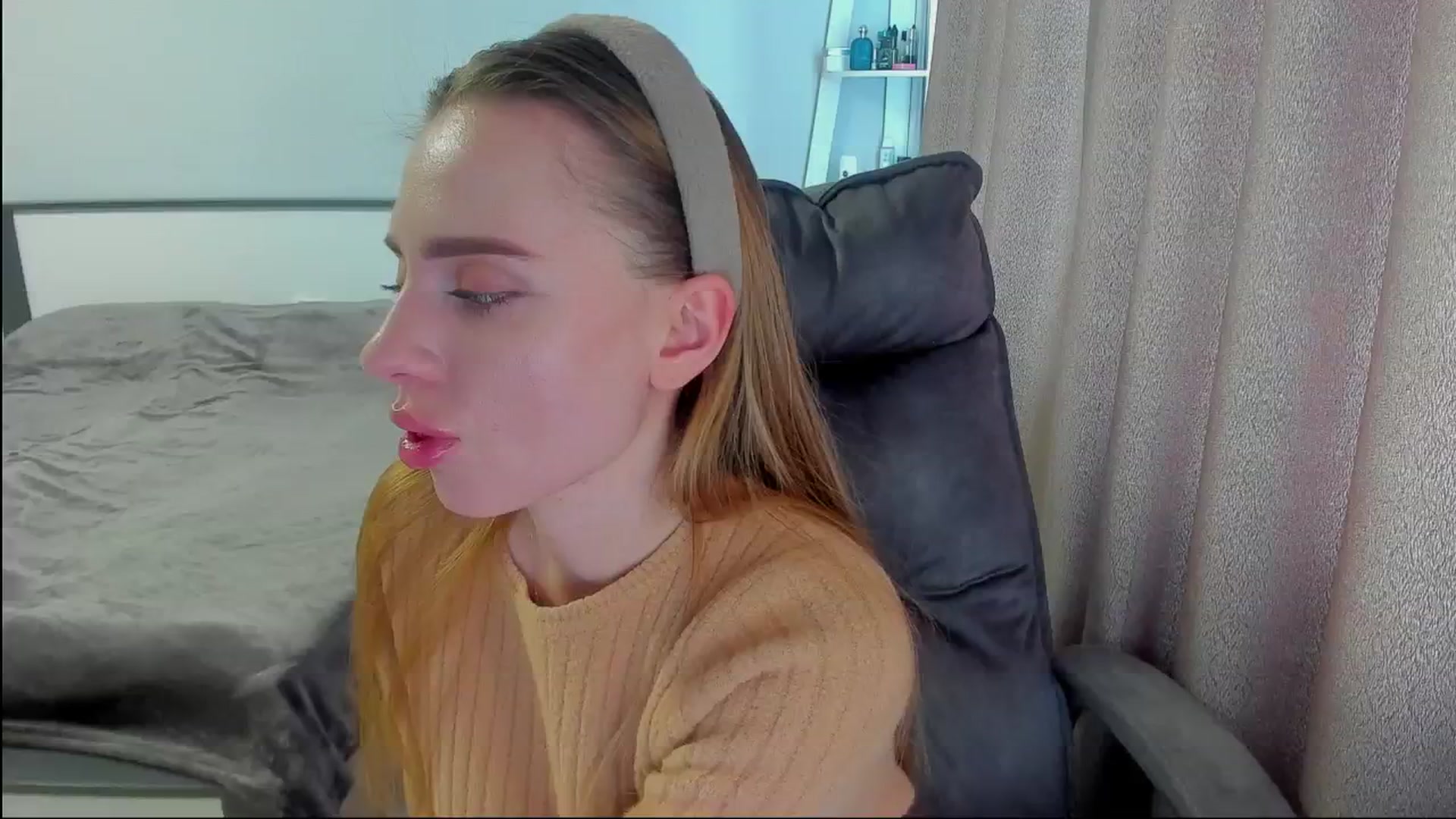 Gallery image thumbnail from Iam_Sasha's myfreecams stream on, 06/23/2025, 09:55 image 6 of 20