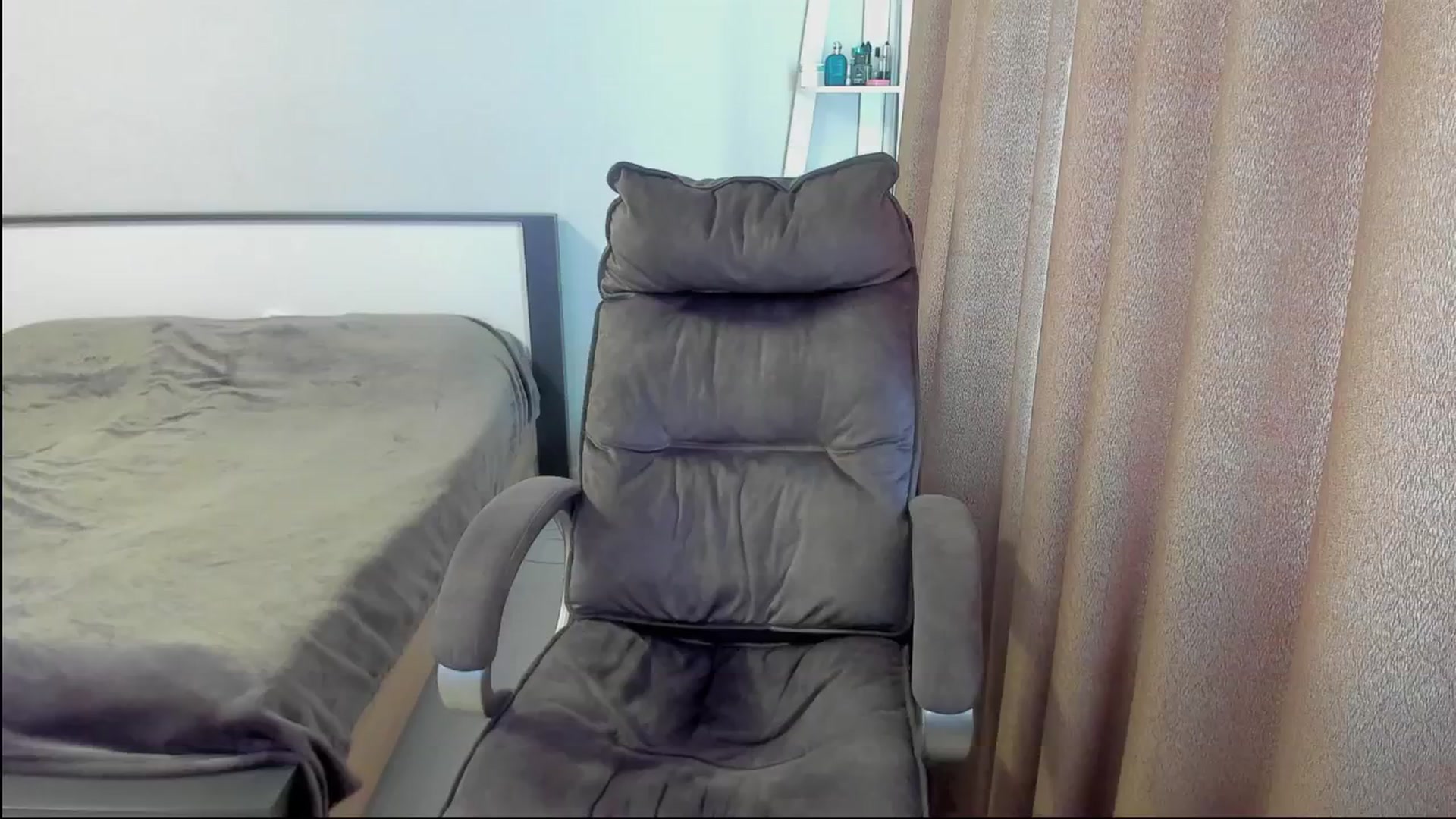 Gallery image thumbnail from Iam_Sasha's myfreecams stream on, 06/23/2025, 11:10 image 16 of 20