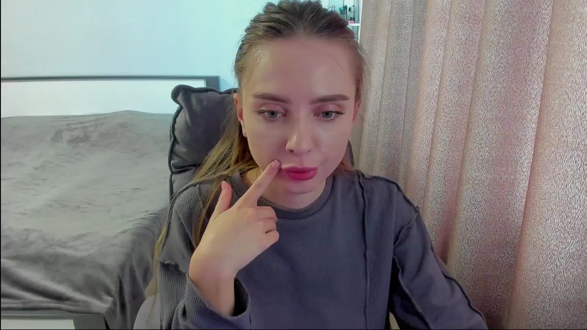 Gallery image thumbnail from Iam_Sasha's myfreecams stream on, 06/26/2025, 10:58 image 10 of 20