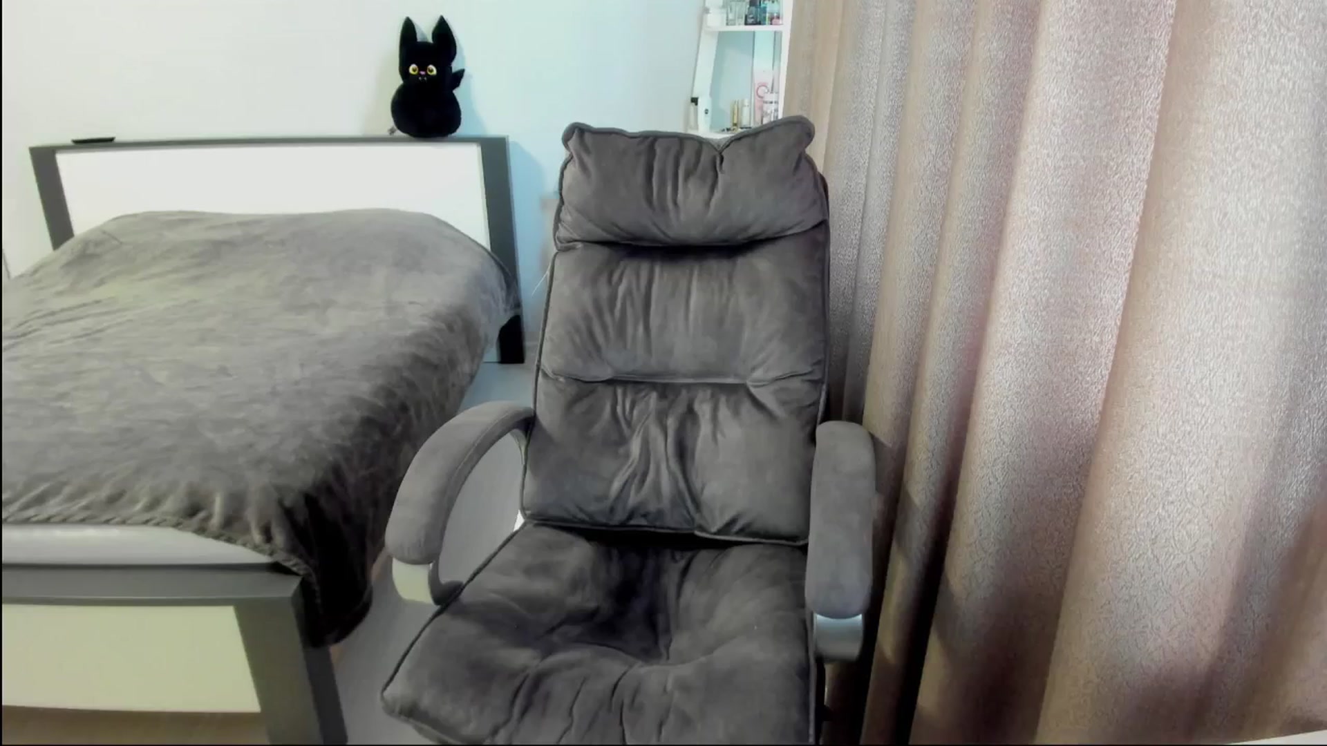 Gallery image thumbnail from Iam_Sasha's myfreecams stream on, 08/19/2025, 09:38 image 3 of 20
