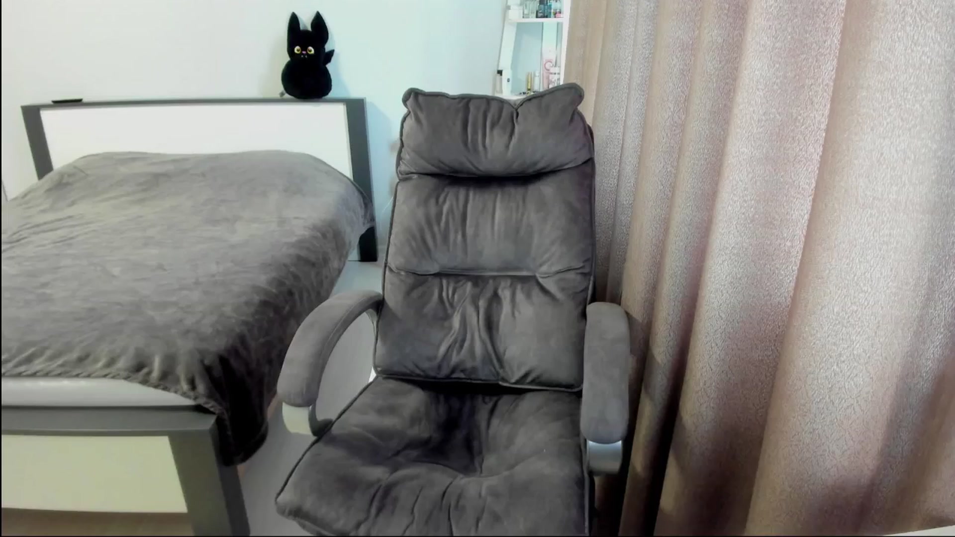 Gallery image thumbnail from Iam_Sasha's myfreecams stream on, 08/19/2025, 09:38 image 12 of 20