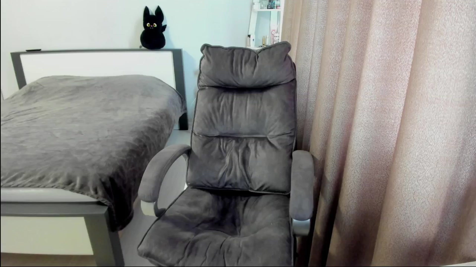 Gallery image thumbnail from Iam_Sasha's myfreecams stream on, 08/19/2025, 09:38 image 11 of 20