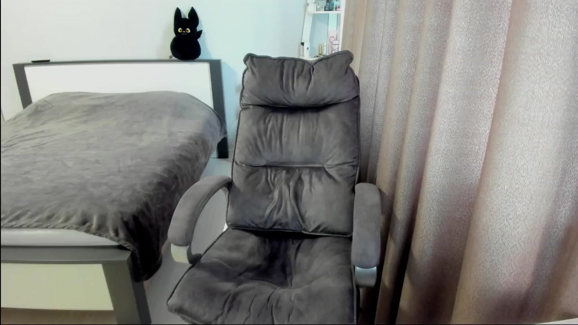 Gallery image thumbnail from Iam_Sasha's myfreecams stream on, 08/19/2025, 09:38 image 14 of 20